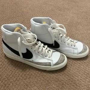Women’s Nike Blazers Size 8.5